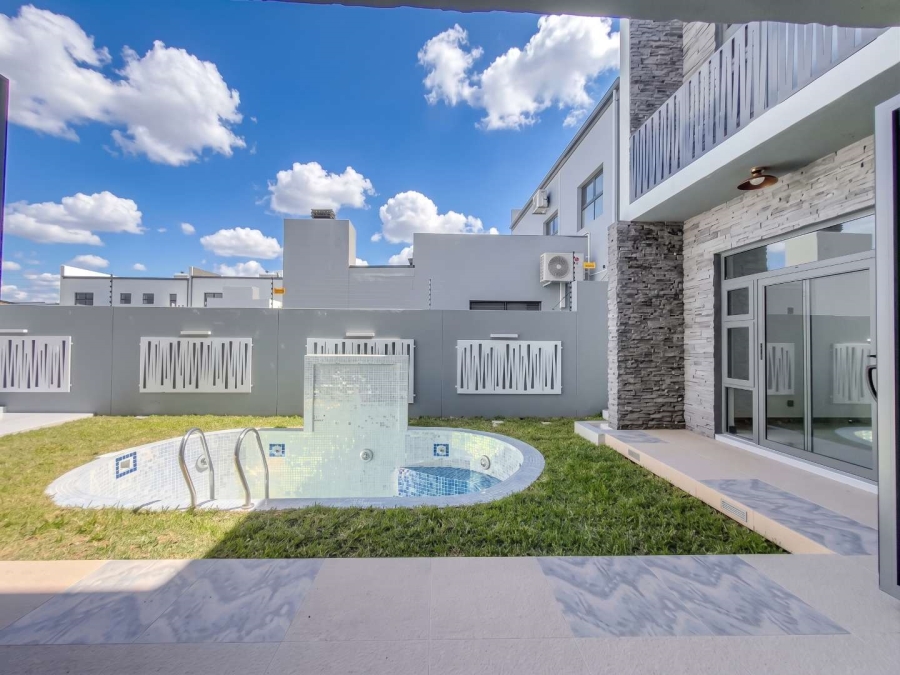 6 Bedroom Property for Sale in Sandown Western Cape